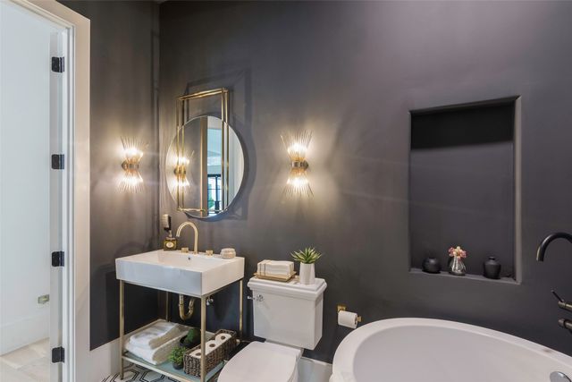 4373 W Northwest Highway, Dallas, TX 75220