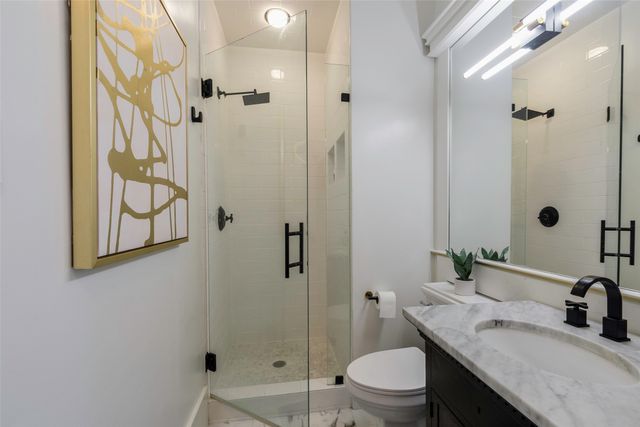 4373 W Northwest Highway, Dallas, TX 75220