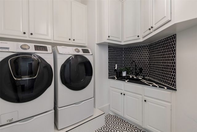 4373 W Northwest Highway, Dallas, TX 75220