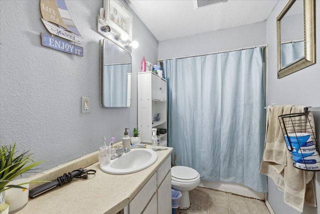 1129 Pinecroft Avenue, Medford, OR 97501