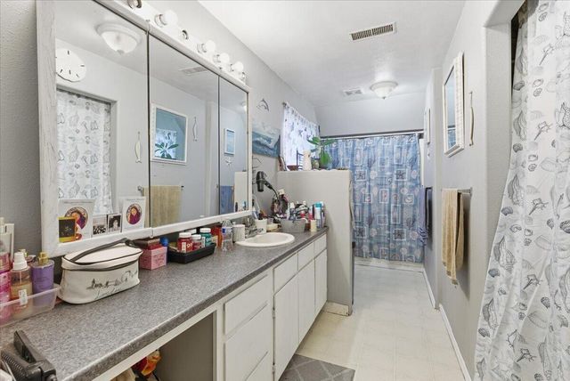 1129 Pinecroft Avenue, Medford, OR 97501