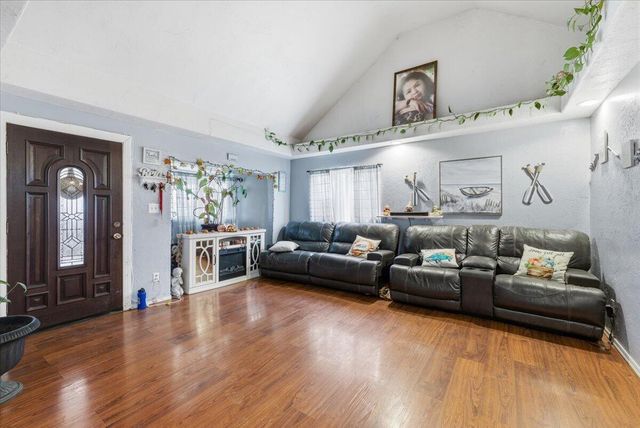 1129 Pinecroft Avenue, Medford, OR 97501