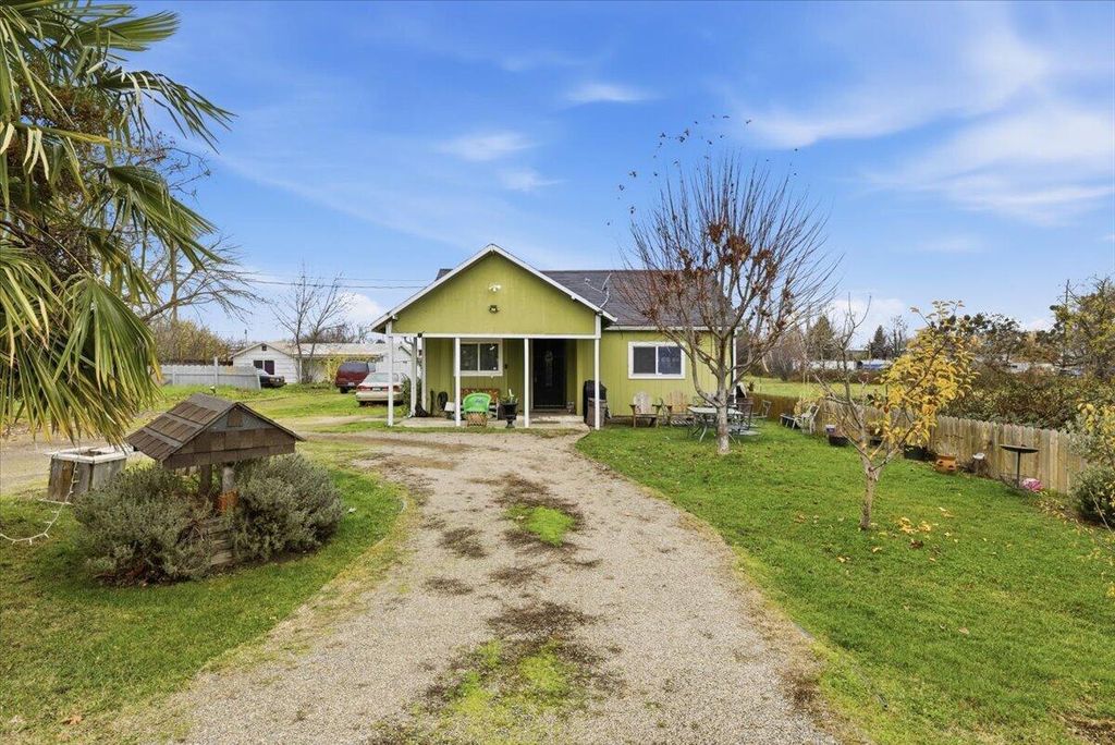 1129 Pinecroft Avenue, Medford, OR 97501