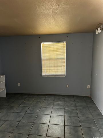 601 E ANSLEY BLVD, San Antonio, TX 78221