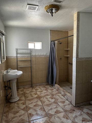 601 E ANSLEY BLVD, San Antonio, TX 78221