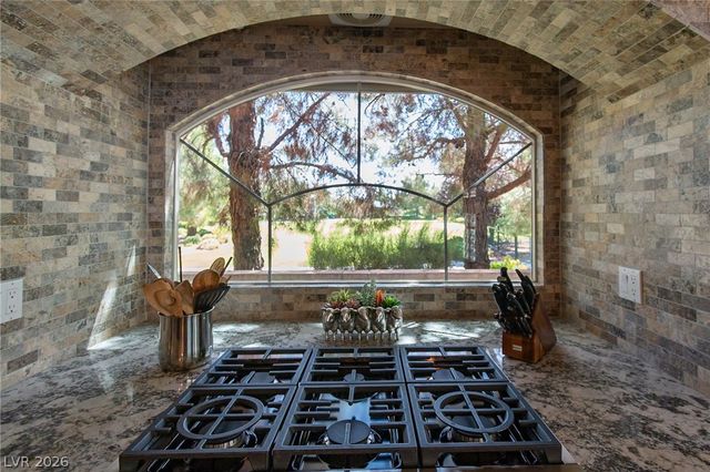 4001 Abernethy Forest Place, Las Vegas, NV 89141
