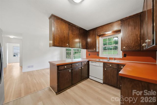 105 Ann Street, Morganton, NC 28655