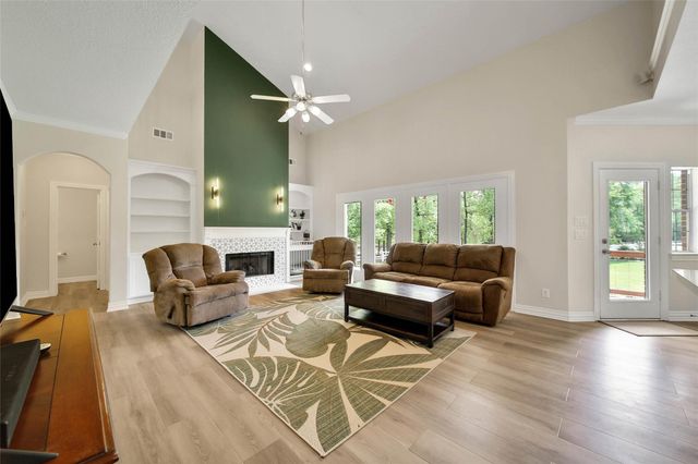 8920 Forest Lake Drive, Montgomery, TX 77316