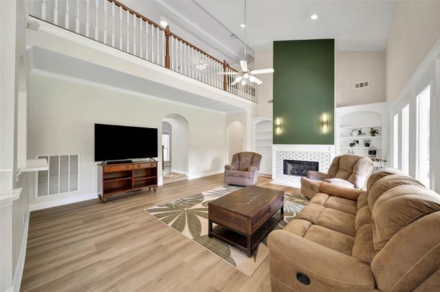 8920 Forest Lake Drive, Montgomery, TX 77316