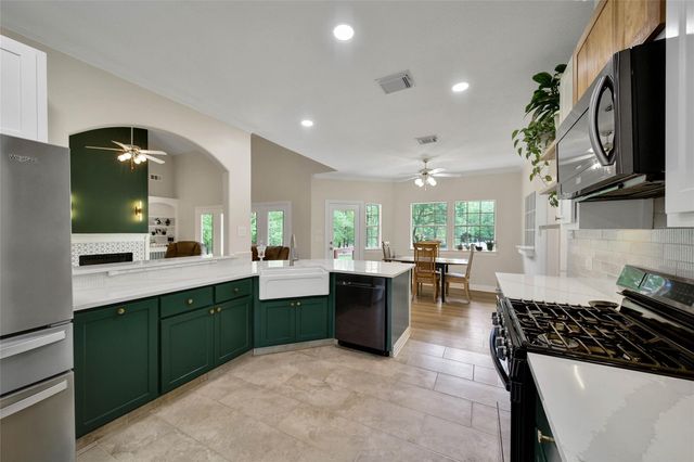 8920 Forest Lake Drive, Montgomery, TX 77316