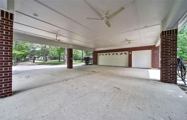 8920 Forest Lake Drive, Montgomery, TX 77316