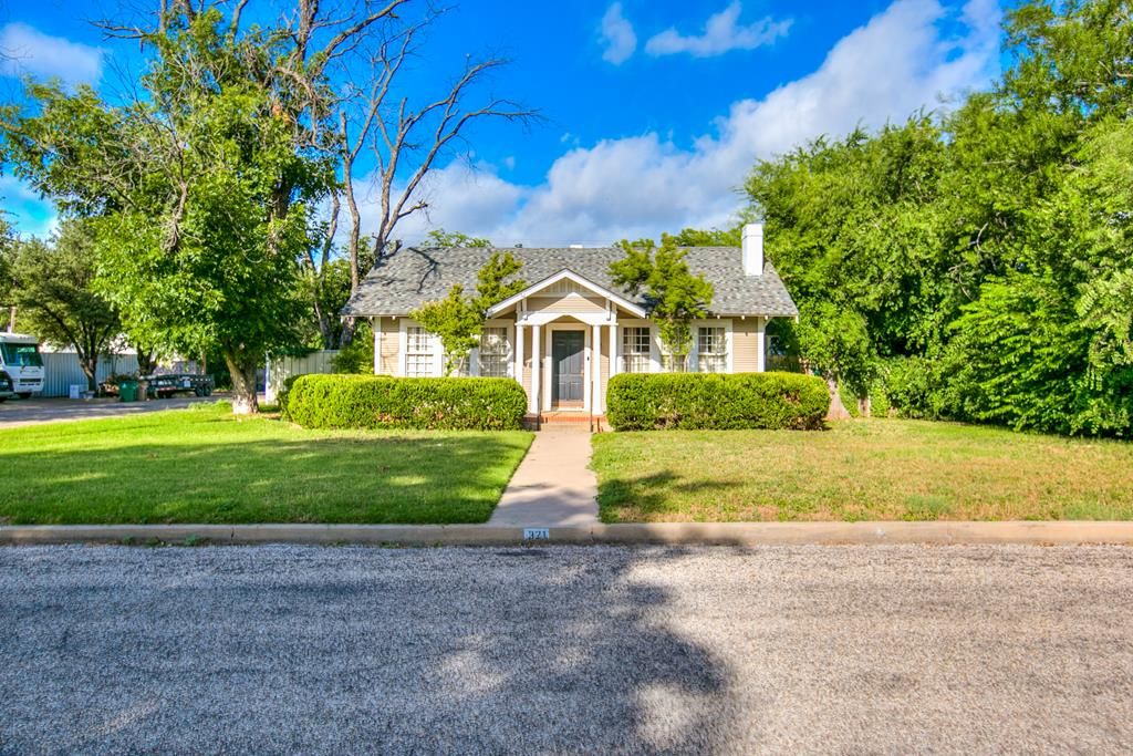 321 S Adams St, San Angelo, TX 76901
