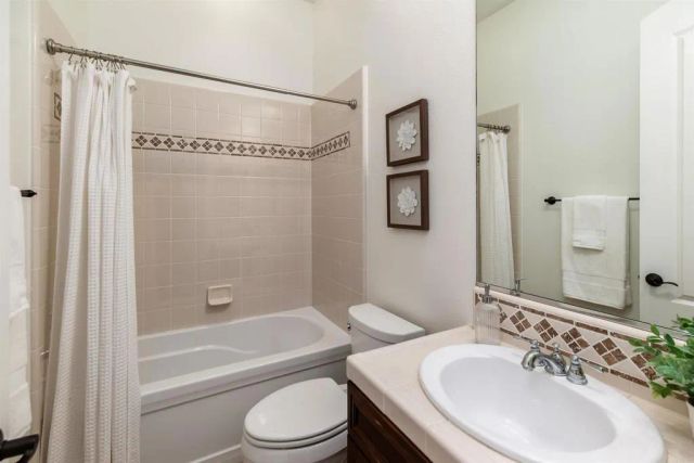 1091 Park Hill Place, Vista, CA 92081