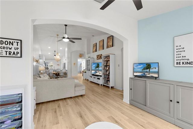 8330 Ibis Cove CIR B242, Naples, FL 34119