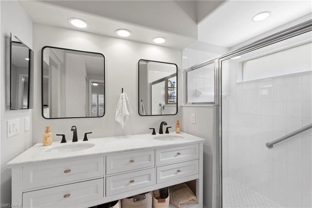 8330 Ibis Cove CIR B242, Naples, FL 34119