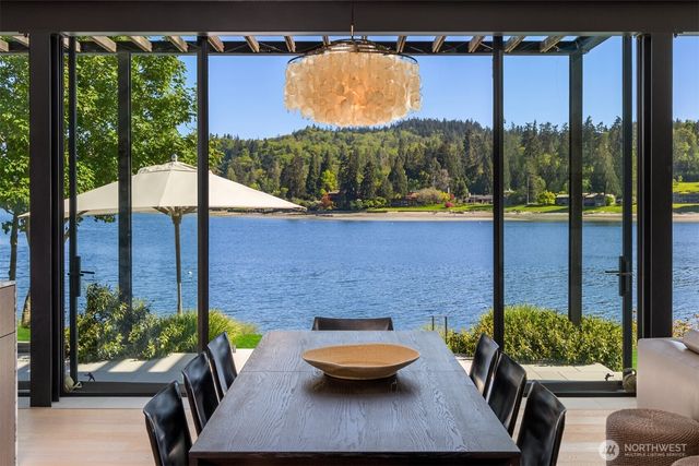 10555 NE Seaborn Road, Bainbridge Island, WA 98110