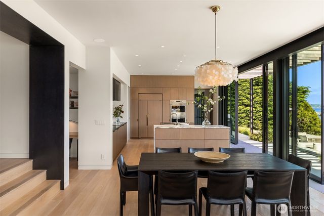 10555 NE Seaborn Road, Bainbridge Island, WA 98110