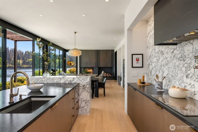10555 NE Seaborn Road, Bainbridge Island, WA 98110