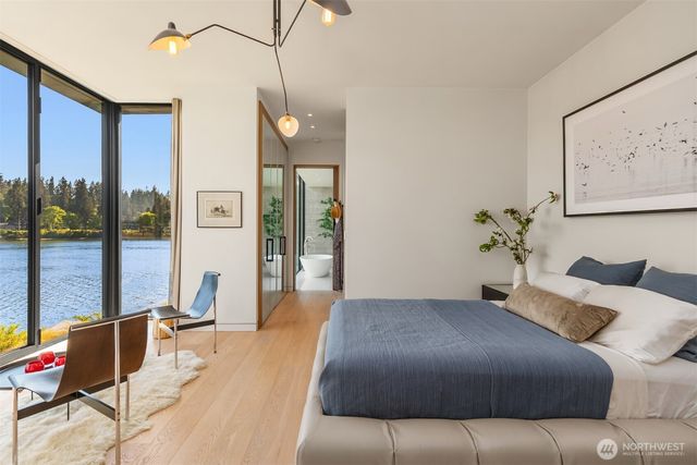 10555 NE Seaborn Road, Bainbridge Island, WA 98110