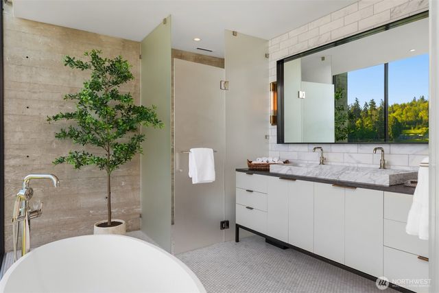 10555 NE Seaborn Road, Bainbridge Island, WA 98110