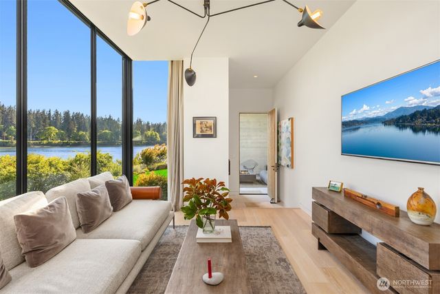 10555 NE Seaborn Road, Bainbridge Island, WA 98110