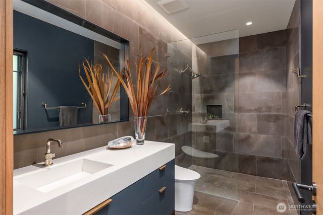 10555 NE Seaborn Road, Bainbridge Island, WA 98110