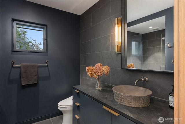 10555 NE Seaborn Road, Bainbridge Island, WA 98110