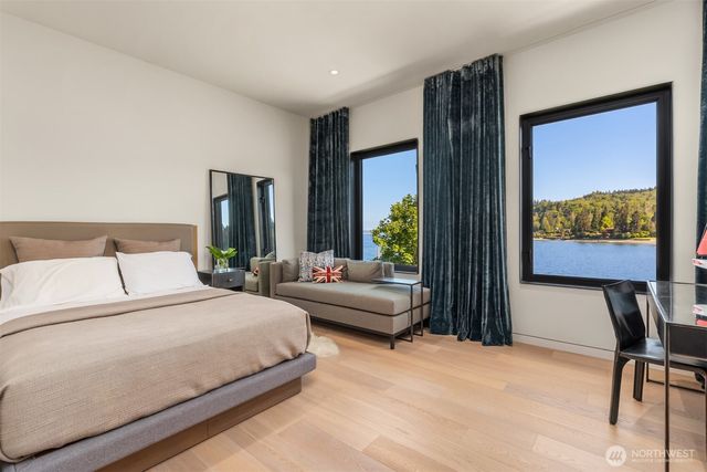 10555 NE Seaborn Road, Bainbridge Island, WA 98110