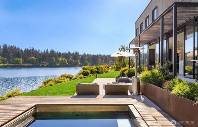 10555 NE Seaborn Road, Bainbridge Island, WA 98110
