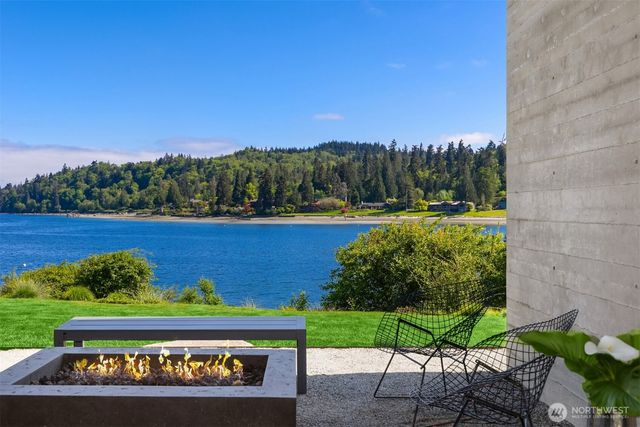 10555 NE Seaborn Road, Bainbridge Island, WA 98110