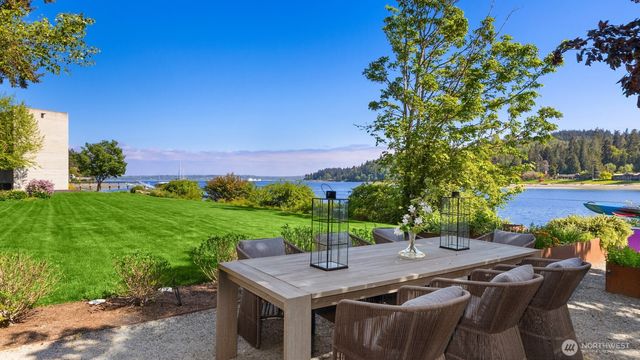 10555 NE Seaborn Road, Bainbridge Island, WA 98110