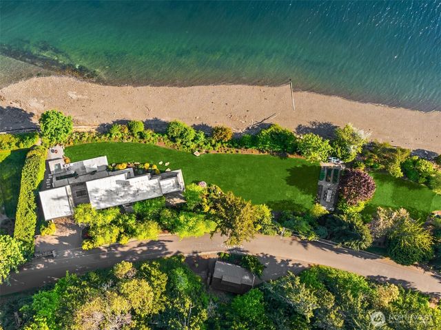 10555 NE Seaborn Road, Bainbridge Island, WA 98110