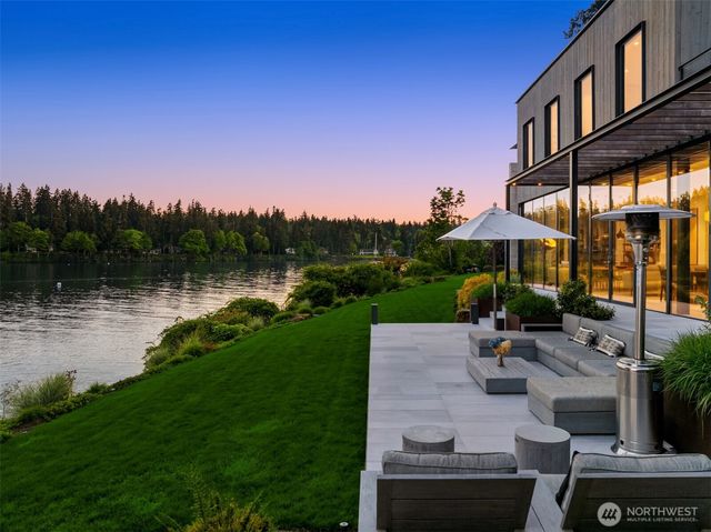 10555 NE Seaborn Road, Bainbridge Island, WA 98110