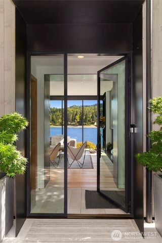 10555 NE Seaborn Road, Bainbridge Island, WA 98110