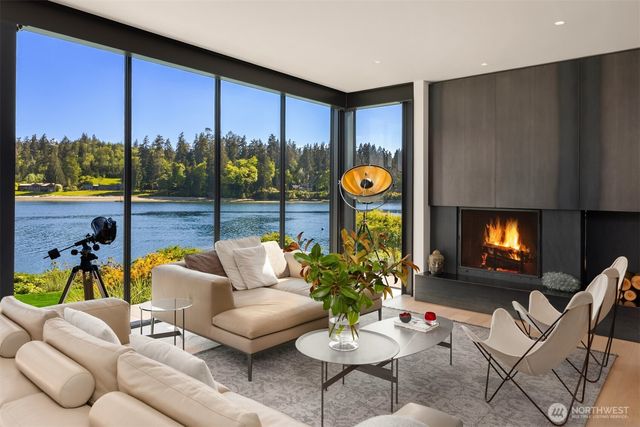 10555 NE Seaborn Road, Bainbridge Island, WA 98110