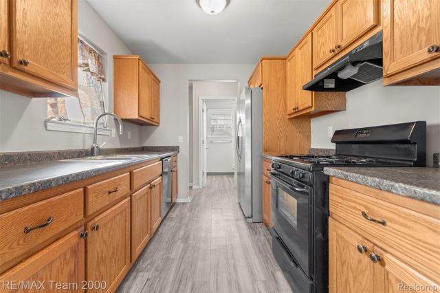 21025 Glen Lodge Road, Royal Oak Charter Township, MI 48220