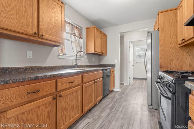 21025 Glen Lodge Road, Royal Oak Charter Township, MI 48220