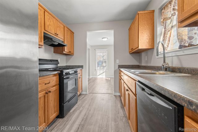 21025 Glen Lodge Road, Royal Oak Charter Township, MI 48220