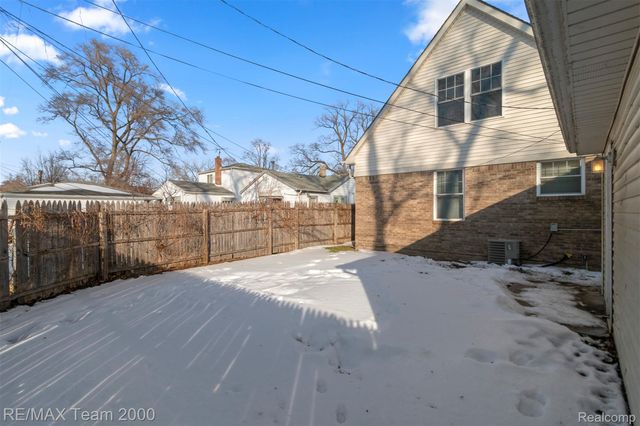 21025 Glen Lodge Road, Royal Oak Charter Township, MI 48220