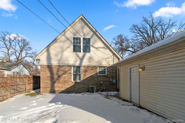 21025 Glen Lodge Road, Royal Oak Charter Township, MI 48220