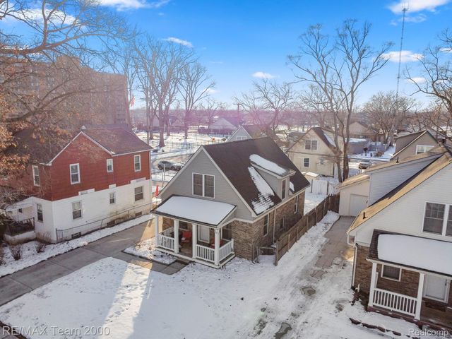 21025 Glen Lodge Road, Royal Oak Charter Township, MI 48220