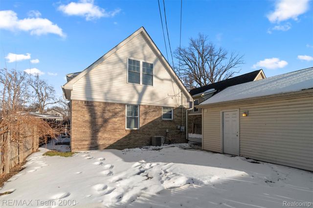 21025 Glen Lodge Road, Royal Oak Charter Township, MI 48220