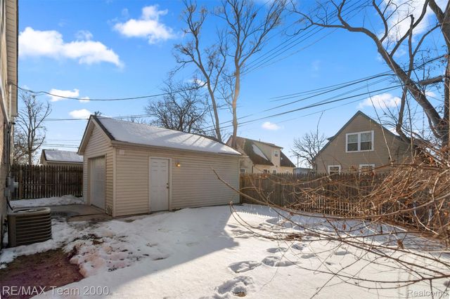 21025 Glen Lodge Road, Royal Oak Charter Township, MI 48220