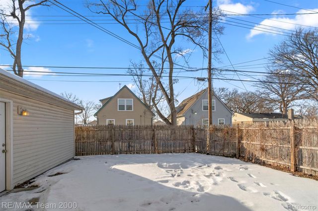 21025 Glen Lodge Road, Royal Oak Charter Township, MI 48220