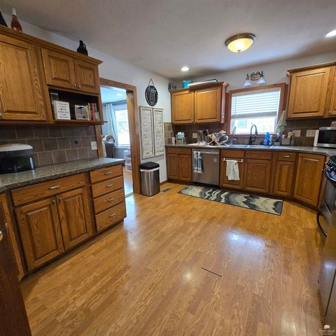 112 NE 8th Street, Abilene, KS 67410