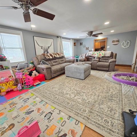 112 NE 8th Street, Abilene, KS 67410