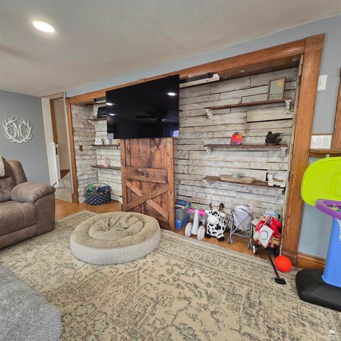 112 NE 8th Street, Abilene, KS 67410