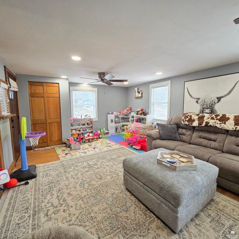 112 NE 8th Street, Abilene, KS 67410