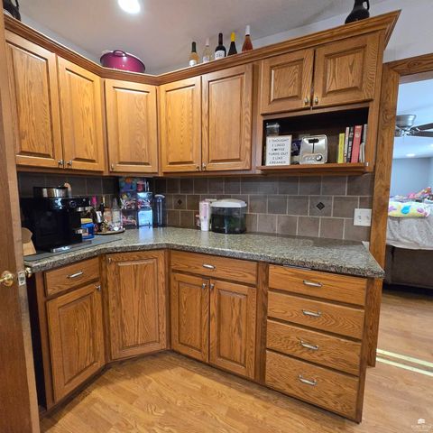 112 NE 8th Street, Abilene, KS 67410