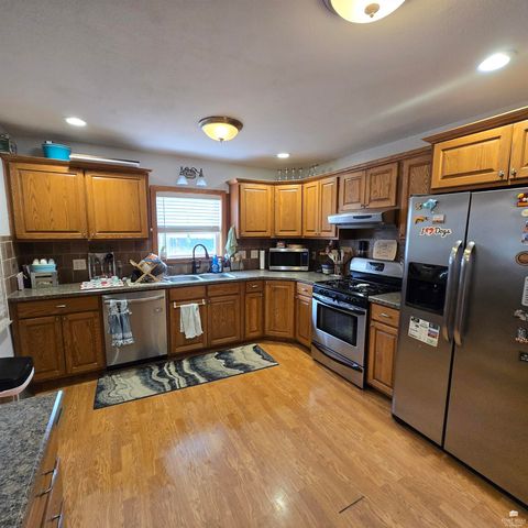 112 NE 8th Street, Abilene, KS 67410